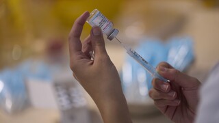 Μετάλλαξη Όμικρον: BioNTech και Moderna προετοιμάζουν το έδαφος για προσαρμογή των εμβολίων τους