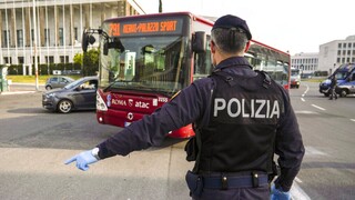 Κορωνοϊός - Ιταλία: Πρόστιμο 1.000 ευρώ για επιβίβαση στα μέσα μεταφοράς χωρίς «πράσινο πάσο» ή τεστ