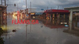 Πάτρα: Η θάλασσα πλημμύρισε καταστήματα στην Ακτή Δυμαίων