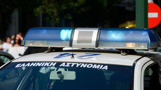 Συλλήψεις αστυνομικών για κύκλωμα παράνομων ελληνοποιήσεων