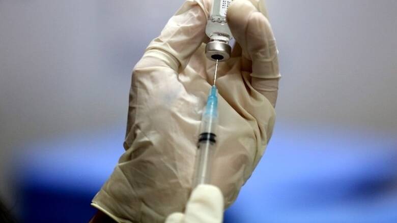 Υποχρεωτικότητα εμβολιασμών: «Έκπτωση» στα πρόστιμα μετά τις αντιδράσεις