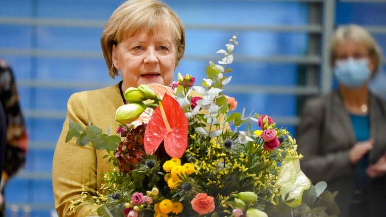 Η Γερμανία αποχαιρετά την Άνγκελα Μέρκελ: Η ιστορική τελετή και τα τραγούδια - έκπληξη