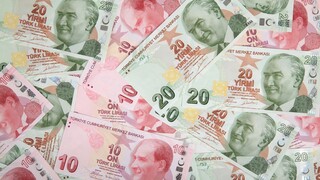 Νέα πτώση της τουρκικής λίρας μετά την αντικατάσταση του Τούρκου υπουργού Οικονομικών