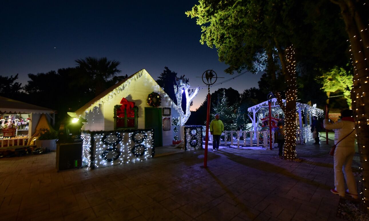 Χριστούγεννα 2021 - Πάρκο Φλοίσβος: Παραμυθένιες γιορτές με τον Αη Βασίλη - CNN.gr