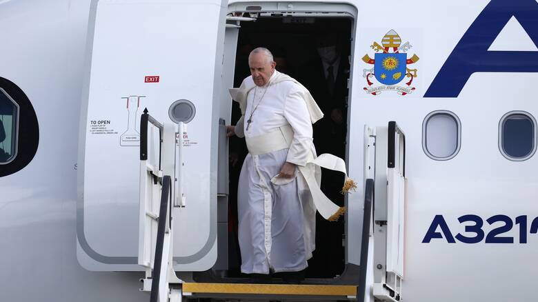 Πάπας Φραγκίσκος: Έφτασε στην Αθήνα - Η θερμή υποδοχή και οι συναντήσεις