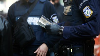 Παράνομες ελληνοποιήσεις: Στη φυλακή έξι κατηγορούμενοι - Ανάμεσά τους δύο αστυνομικοί