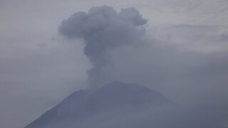 Έκρηξη ηφαιστείου στην Ινδονησία: Εικόνες αποκάλυψης με 13 νεκρούς και 57 τραυματίες