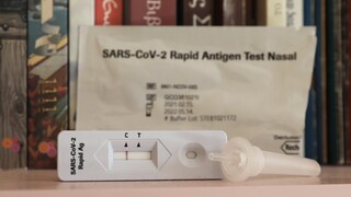 Κορωνοϊός: Από σήμερα η δωρεάν διάθεση self test σε εμβολιασμένους και μη ενηλίκους