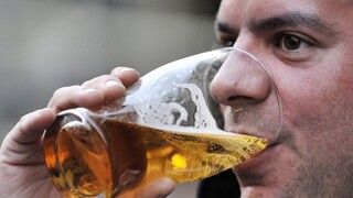 Βρετανία: Αύξηση ρεκόρ στους θανάτους από κατάχρηση αλκοόλ λόγω πανδημίας