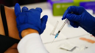Μετάλλαξη Όμικρον - ΠΟΥ: Κανένας λόγος αμφιβολίας για τα εμβόλια