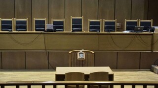 Θεσσαλονίκη - Δίκη δολοφονίας 49χρονου: Αλληλοκατηγορούνται μάνα και κόρη