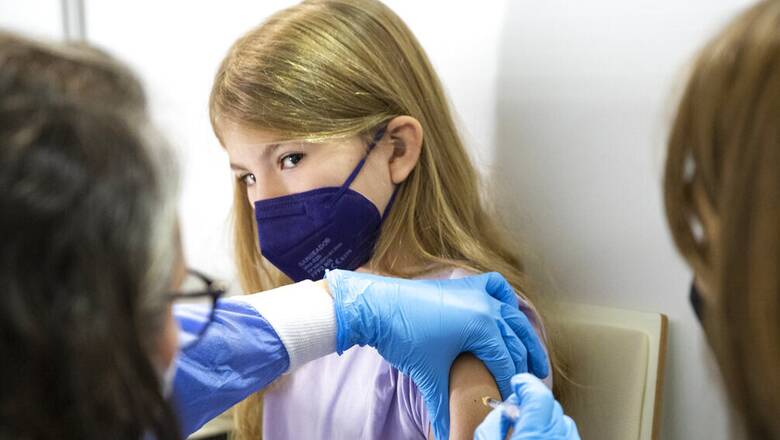 Κορωνοϊός: Σπάνιες οι αντενδείξεις στον εμβολιασμό παιδιών 5-11 ετών - Τα συμπτώματα