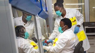 Μετάλλαξη Όμικρον - ΠΟΥ: Αύξηση των κρουσμάτων στην Αφρική, αλλά όχι και στις νοσηλείες