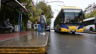 Καλλιθέα: 50χρονος παρενόχλησε ανήλικη σε λεωφορείο - Τον ακινητοποίησαν οι επιβάτες