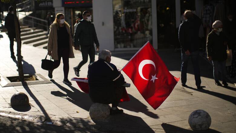 Οικονομική κρίση στην Τουρκία: Η S&P υποβάθμισε την προοπτική του αξιόχρεου του δημοσίου