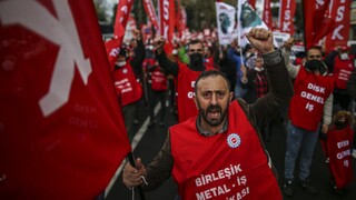 Τουρκία: Χιλιάδες διαδηλώνουν στην Κωνσταντινούπολη για την οικονομία που «γκρεμίζεται»