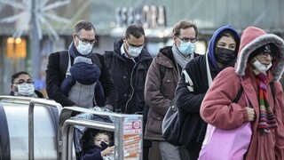 Μετάλλαξη Όμικρον: Αυστηρότερους περιορισμούς για τους ταξιδιώτες από Βρετανία εξετάζει η Γαλλία