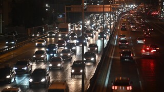 Κυκλοφοριακό χάος: Βροχή και διακοπή λειτουργίας του Μετρό προκάλεσαν «έμφραγμα»