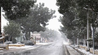 Καιρός - Χιόνια στην Αττική: Διεκόπη η κυκλοφορία στη λεωφόρο Πάρνηθος