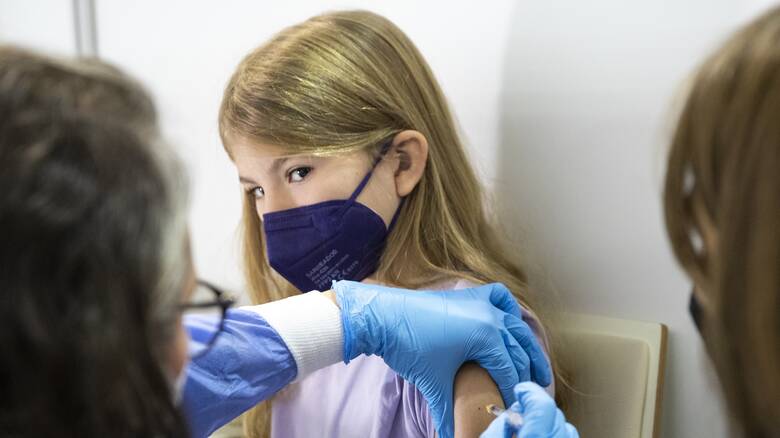 Κορωνοϊός: Ξεκινά ο εμβολιασμός παιδιών 5-11 ετών - Πού γίνονται, πόσα ραντεβού έχουν κλειστεί