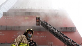 Πυρκαγιά στο World Trade Center του Χονγκ Κονγκ - Εκατοντάδες παγιδευμένοι