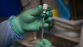 ΠΟΥ: Πιθανόν λιγότερο αποτελεσματικά τα εμβόλια έναντι της Όμικρον