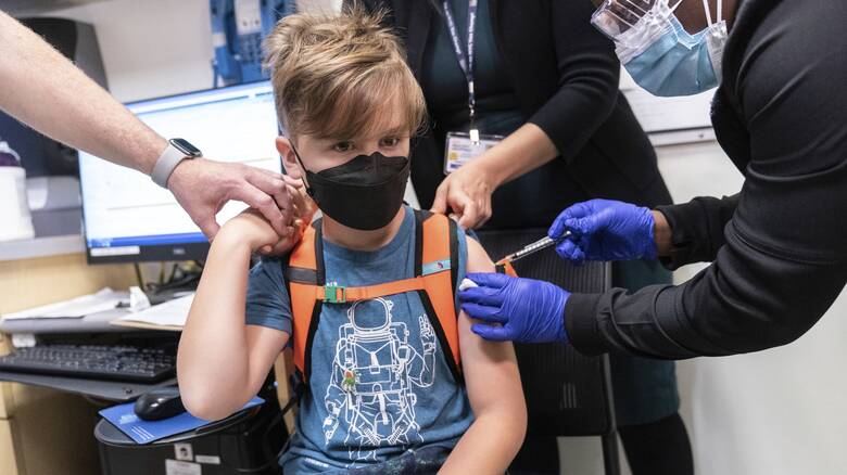 Κορωνοϊός - Νέα Υόρκη: Μόνο τα εμβολιασμένα παιδιά πλέον σε εστιατόρια και σινεμά