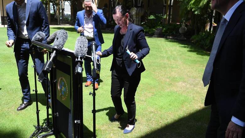 Αυστραλία: Η στιγμή που μια μεγάλη αράχνη διακόπτει τη συνέντευξη Tύπου υπουργού