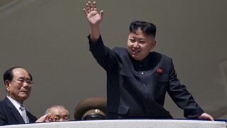Βόρεια Κορέα: Μεσίστιες οι σημαίες στην 10η επέτειο για το θάνατο του πατέρα του Κιμ Γιονγκ Ουν