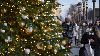Γαλλία: Απαγορεύονται εορταστικές εκδηλώσεις για την Πρωτοχρονιά υπό το φόβο της Όμικρον