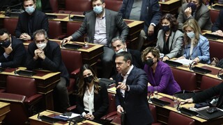 «Θερμό» επεισόδιο στη Βουλή: Η φράση Γεραπετρίτη προς Τσίπρα που «άναψε τα αίματα»