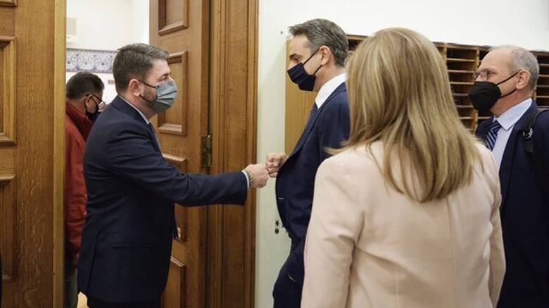 Μητσοτάκης - Ανδρουλάκης: Τυχαία συνάντηση στη Βουλή - Τι του είπε ο πρωθυπουργός