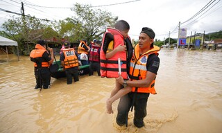 Μαλαισία: Καταρρακτώδεις βροχοπτώσεις ανάγκασαν 21.000 ανθρώπους να εγκαταλείψουν τα σπίτια τους