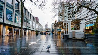 Ολλανδία: «Στοιχειωμένοι» δρόμοι και άδεια καταστήματα μετά το «εορταστικό lockdown»