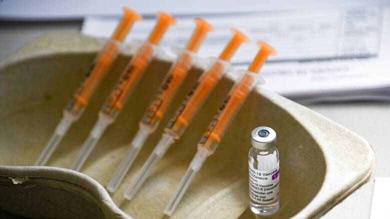 Μετάλλαξη Όμικρον: Ποια εμβόλια δεν αποτρέπουν την απλή λοίμωξη - Νέα στοιχεία