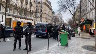 Γαλλία: Οπλισμένος άνδρας κρατά δύο γυναίκες ομήρους σε κατάστημα στο Παρίσι