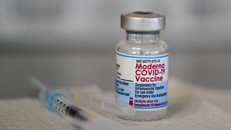 Κορωνοϊός - Moderna: Ζήτημα εβδομάδων το εμβόλιο για την «Όμικρον»