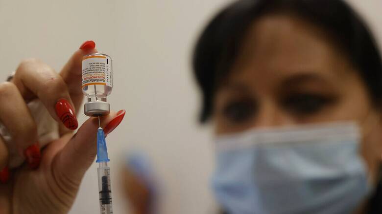 Μετάλλαξη Όμικρον - Ισραήλ: Τέταρτη δόση εμβολίου για τους άνω των 60 και επαγγελματίες υγείας