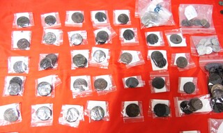 Σέρρες: Χειροπέδες σε πατέρα και κόρη για κατοχή 547 αρχαίων νομισμάτων
