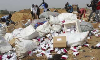 Νιγηρία: Στα σκουπίδια 1 εκατ. δόσεις εμβολίου κατά του κορωνοϊού - Τα έστειλαν λίγο πριν λήξουν