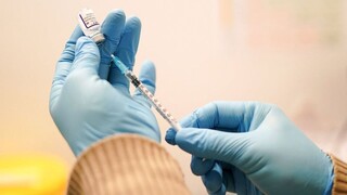 Κορωνοϊός: Αποτελεσματικές οι τρεις δόσεις εμβολίου της AstraZeneca έναντι της Όμικρον