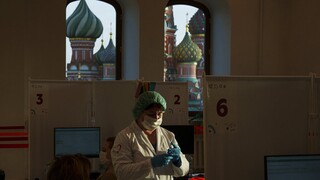 Κορωνοϊός - Ρωσία: Έσπασε το φράγμα των 600.000 νεκρών, σαρώνει η μετάλλαξη Όμικρον