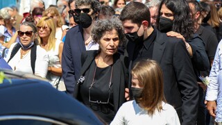Μαργαρίτα Θεοδωράκη: Ο Μίκης ήθελε να πεθάνει, υπέφερε - Δεν το έχουμε πει στη μητέρα ακόμα