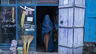 Στα σκουπίδια οι υποσχέσεις των Ταλιμπάν: Σε ισχύ νέοι περιορισμοί της ελευθερίας των γυναικών