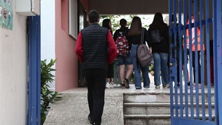 Κορωνοϊός: Τι προβλέπεται για το άνοιγμα των σχολείων μετά την «έκρηξη» των κρουσμάτων