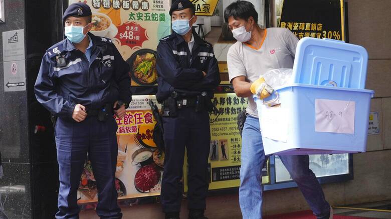 Χονγκ Κονγκ: Έκλεισε ο δημοσιογραφικός οργανισμός Stand News μετά από έφοδο της αστυνομίας