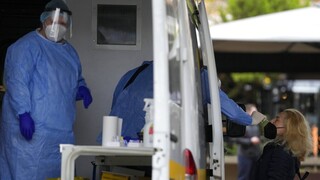 Κορωνοϊός: Στο «κόκκινο» το ιικό φορτίο στην Αττική - «Καλπάζει» ανά την Ελλάδα η πανδημία