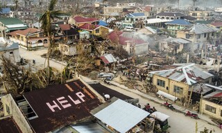 SOS εκπέμπουν οι Φιλιππίνες: Πάνω από 400 νεκροί από το πέρασμα του τυφώνα Ράι