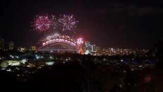 Πρωτοχρονιά 2022: H Aυστραλία υποδέχτηκε με πυροτεχνήματα τη νέα χρονιά