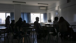 Κορωνοϊός: Ανησυχία για το άνοιγμα των σχολείων λόγω της «Όμικρον» - Τι λένε οι ειδικοί